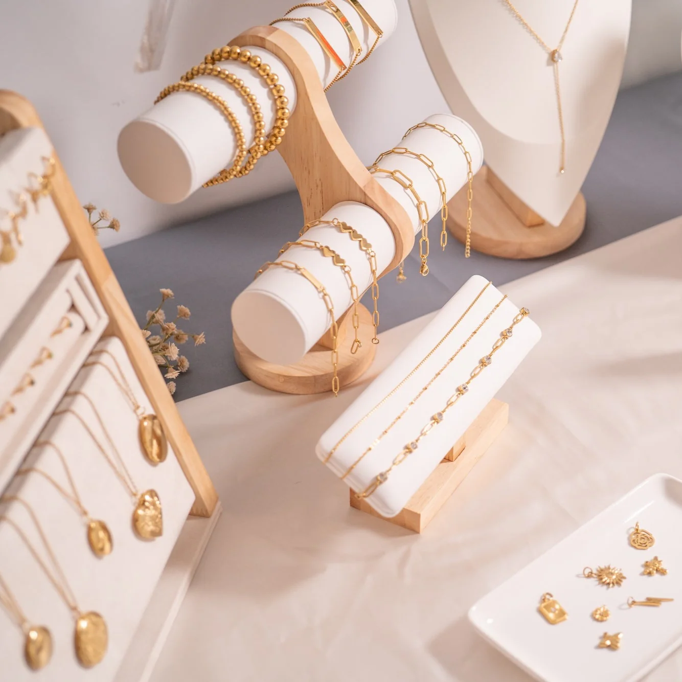 18K Gold PVD Stainless Steel Beaded Stretch Bracelet / SBB0342 - Image 8