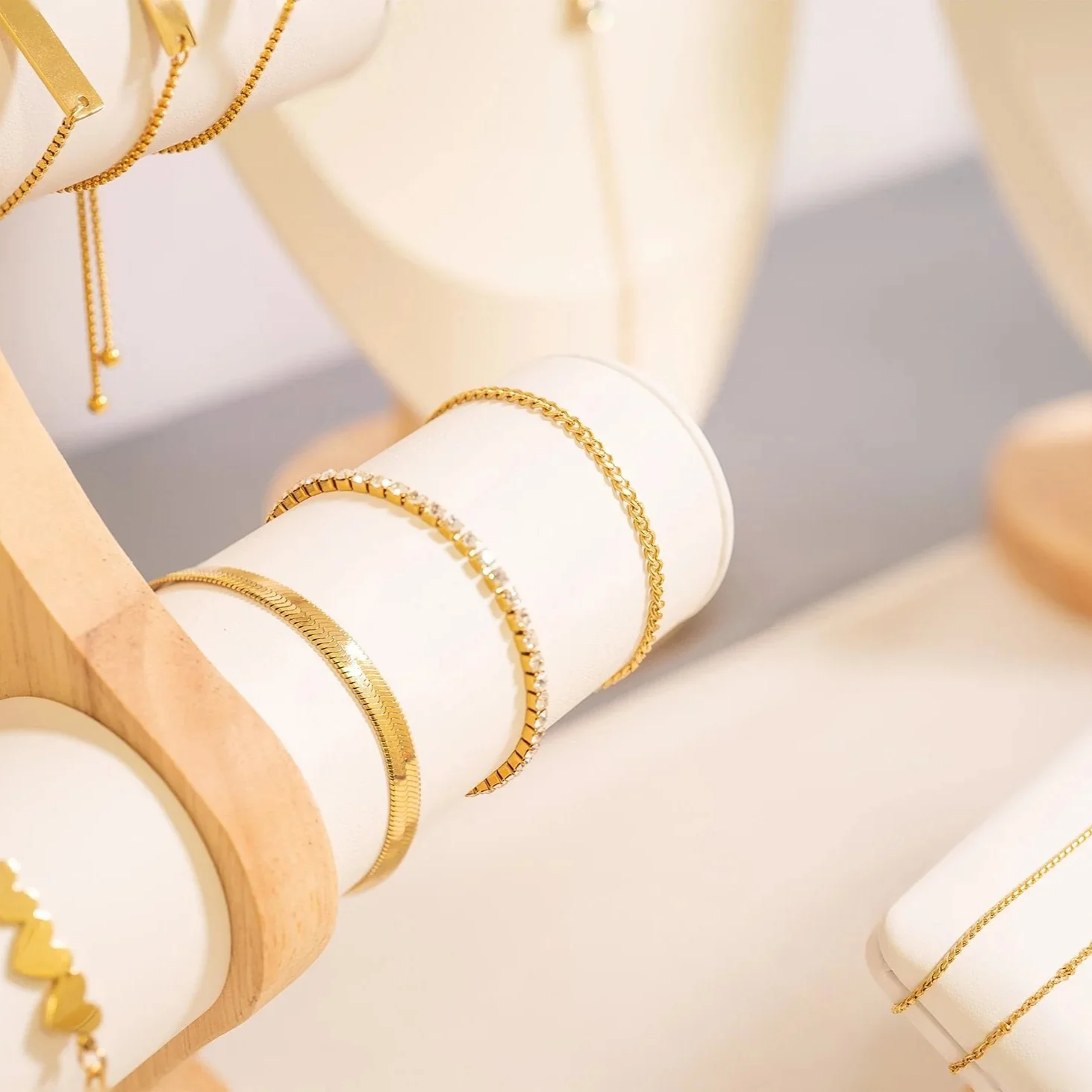 18K Gold PVD Stainless Steel Diamond Cut Curb Chain Bracelet / BRJ9098 - Image 11