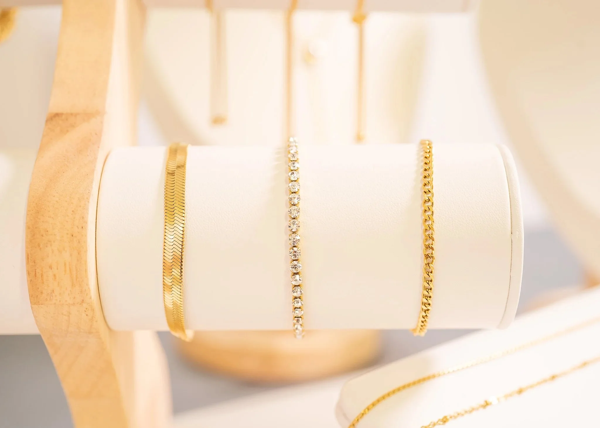 18K Gold PVD Stainless Steel Diamond Cut Curb Chain Bracelet / BRJ9098 - Image 15