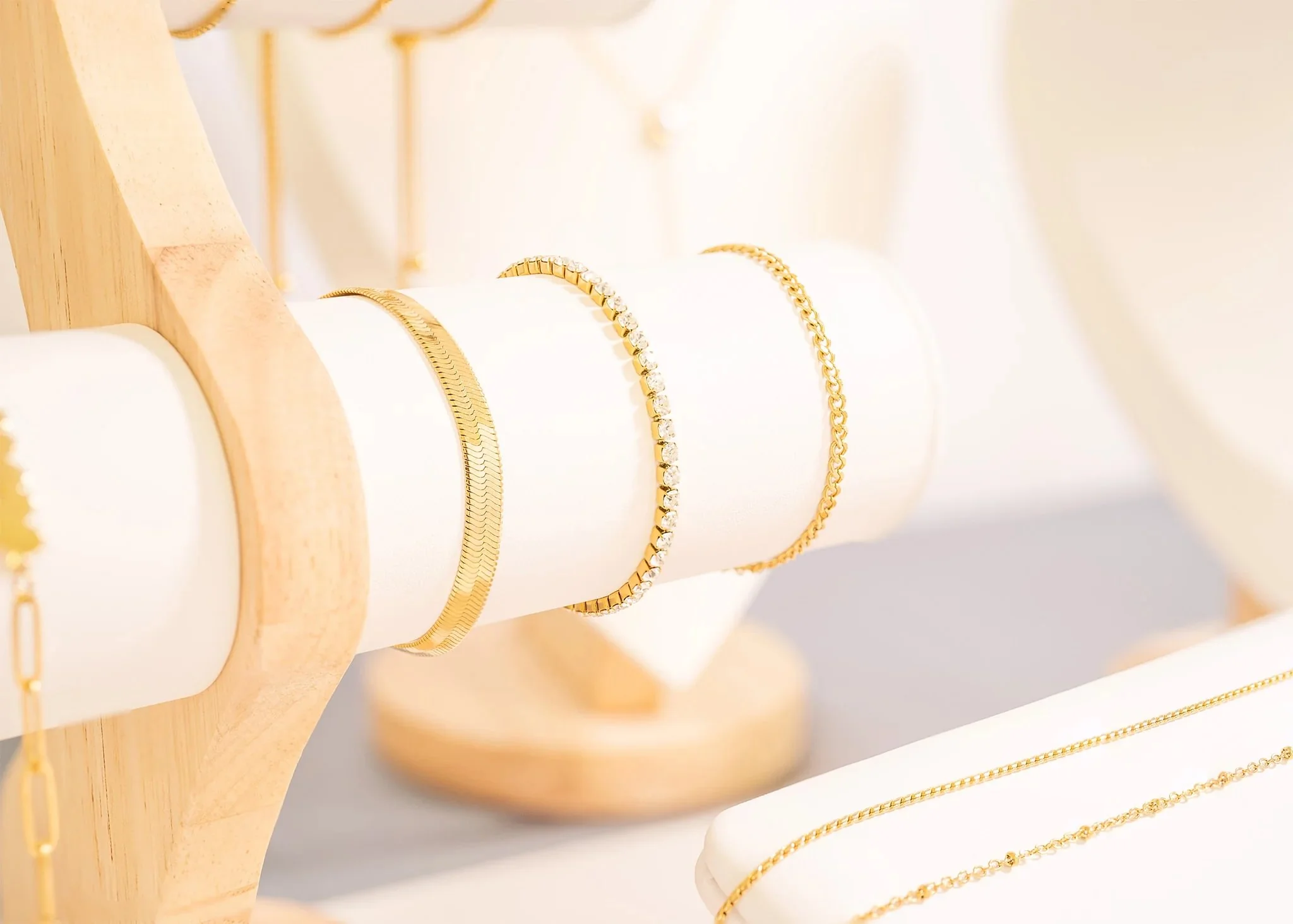 18K Gold PVD Stainless Steel Diamond Cut Curb Chain Bracelet / BRJ9098 - Image 16