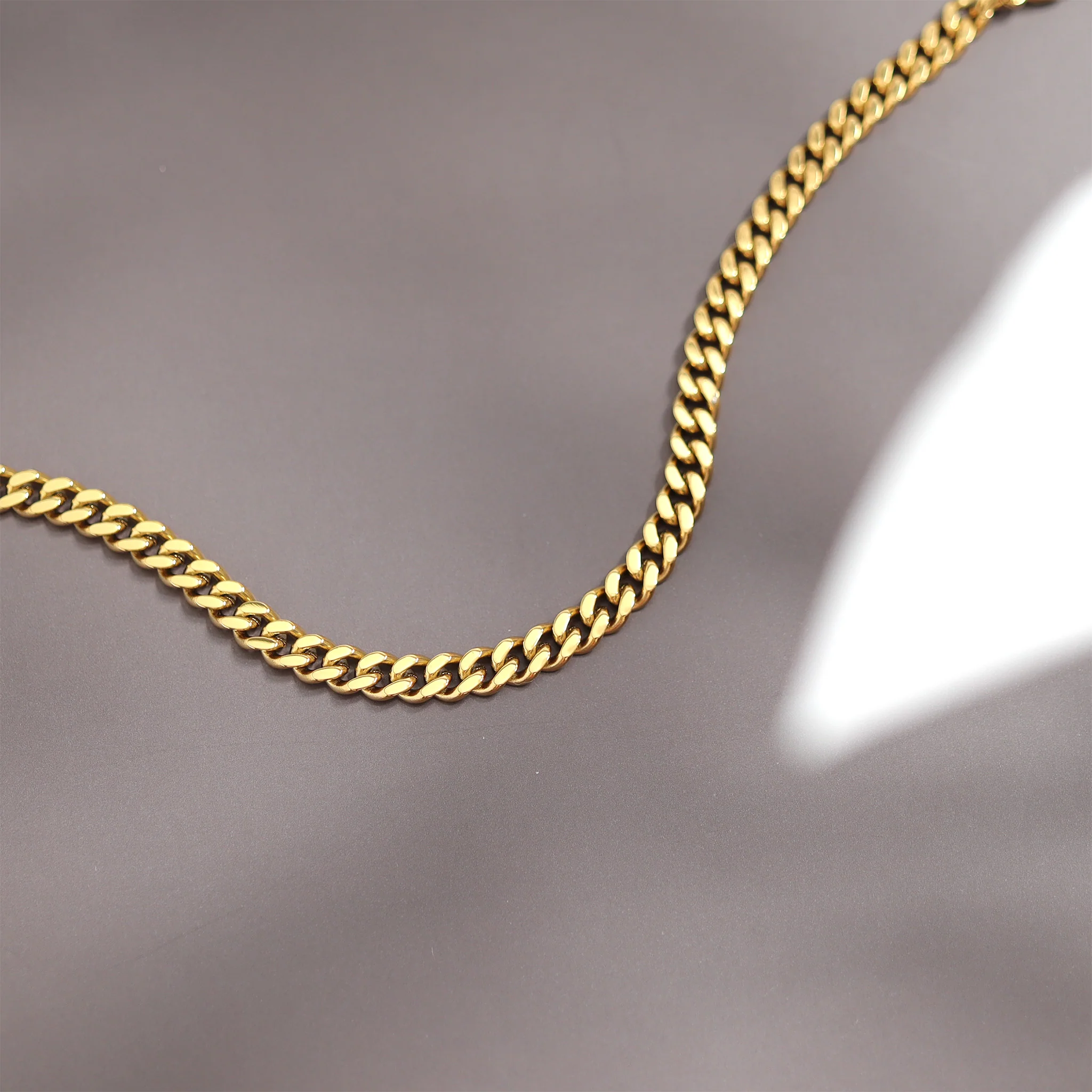 18K Gold PVD Stainless Steel Diamond Cut Curb Chain Bracelet / BRJ9098 - Image 9