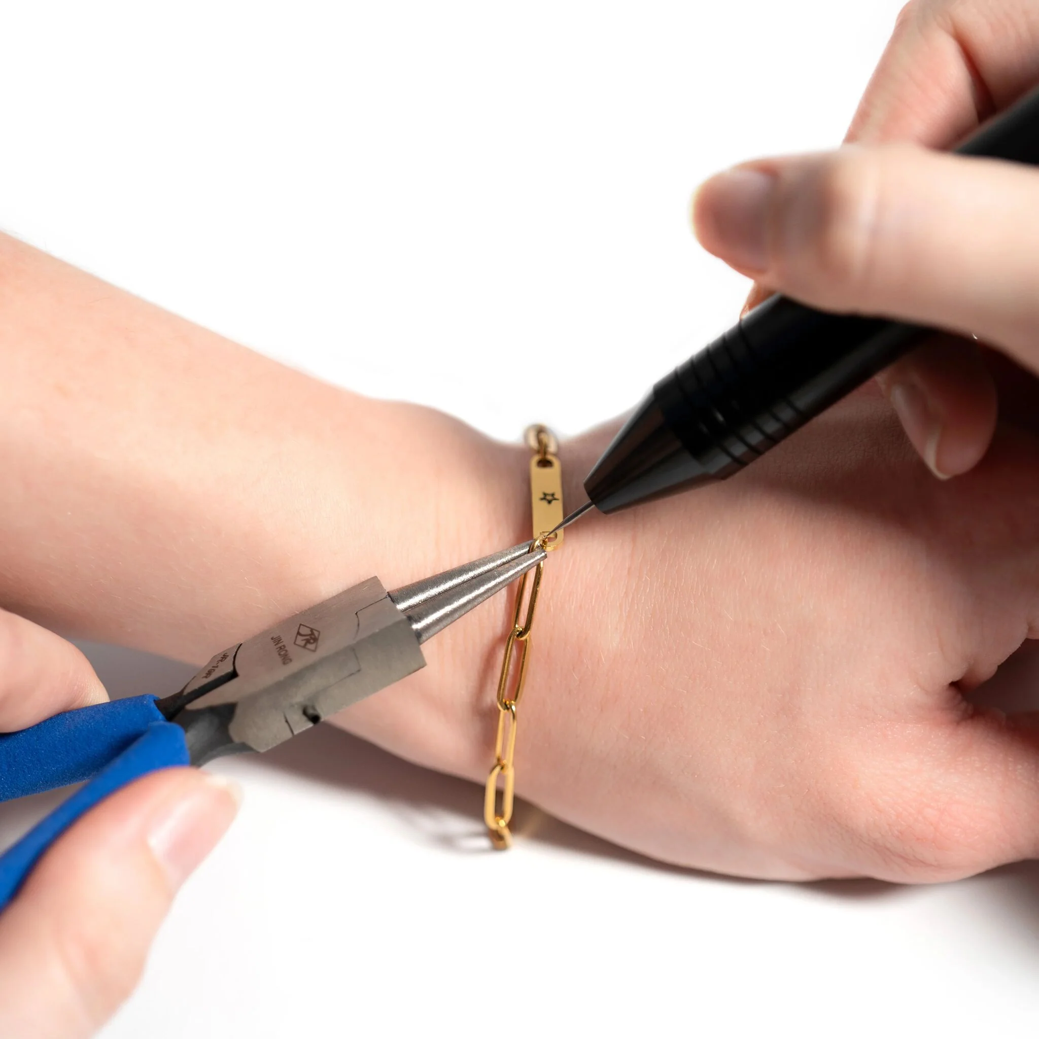 18K Gold PVD Stainless Steel Engravable Paperclip Bar Bracelet / SBB0274 - Image 4