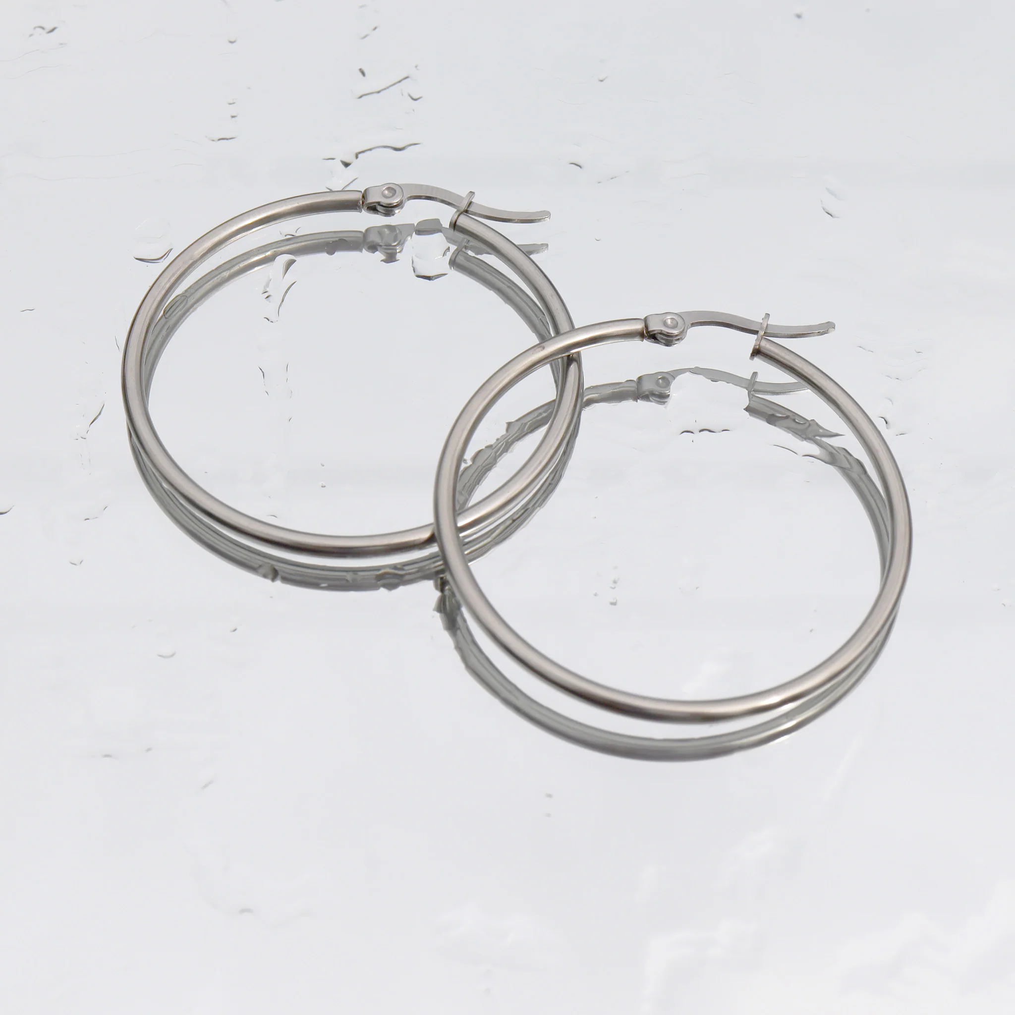18K Gold PVD Stainless Steel Round Tube Hoop Earrings / ERJ2138 - Image 13
