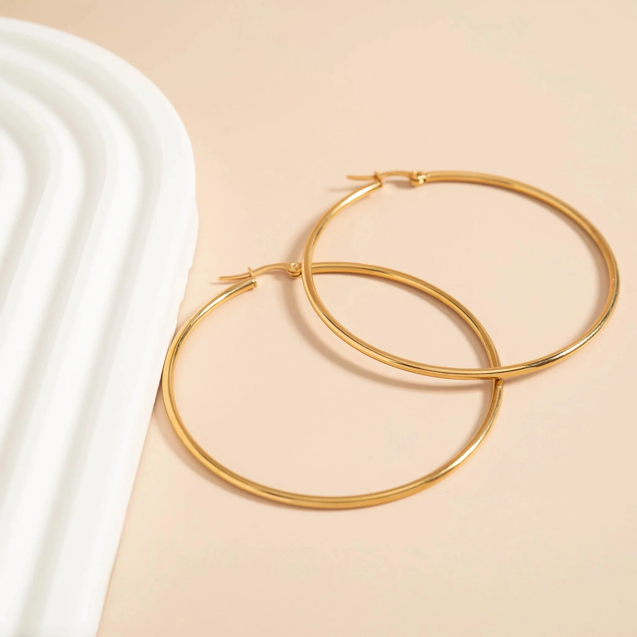 18K Gold PVD Stainless Steel Round Tube Hoop Earrings / ERJ2138 - Image 3