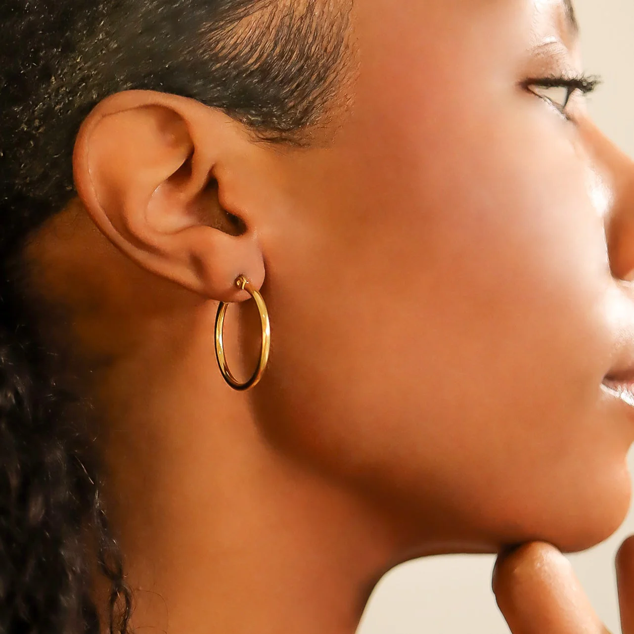 18K Gold PVD Stainless Steel Round Tube Hoop Earrings / ERJ2138 - Image 9