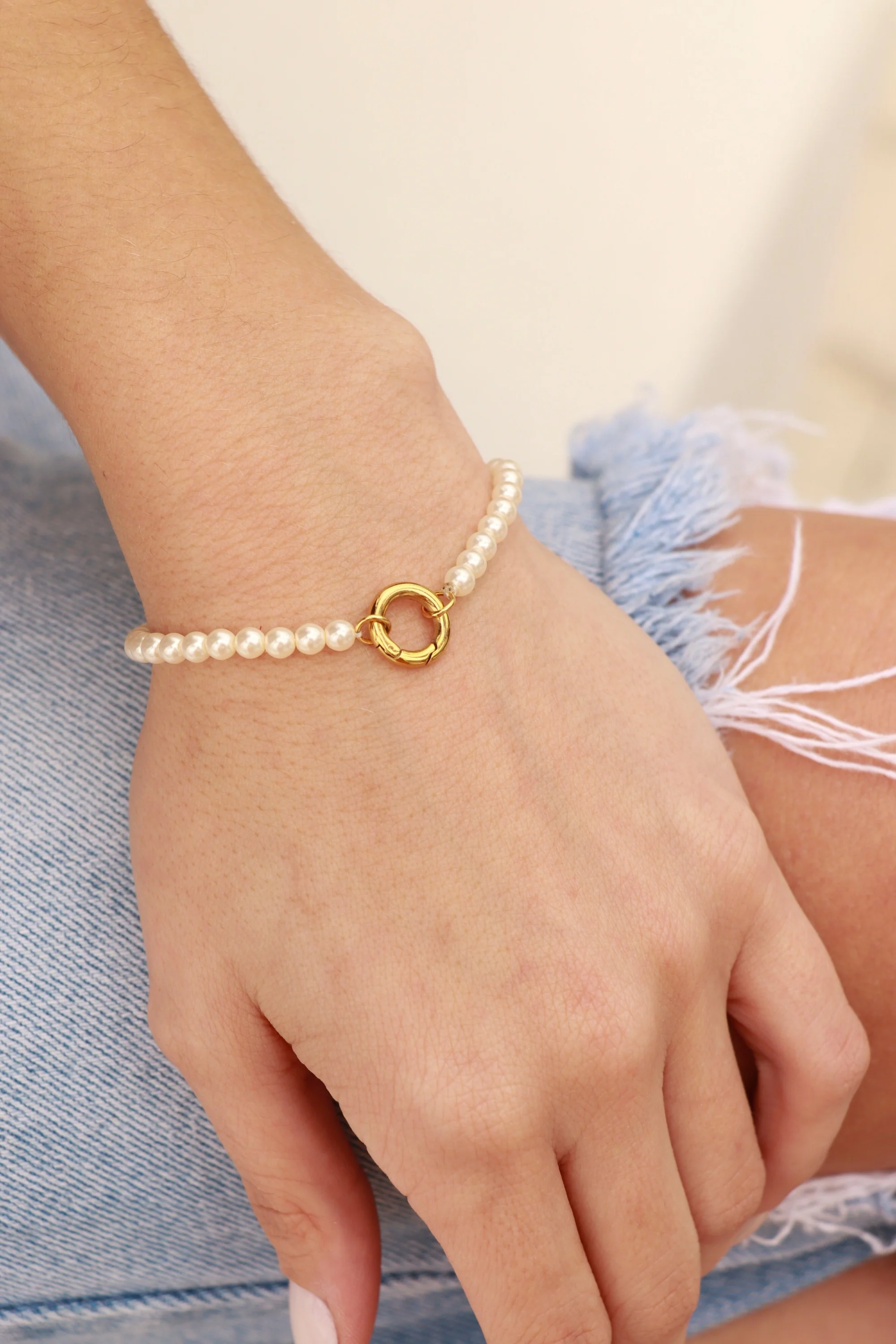 18K Gold PVD Stainless Steel Glass Pearl Charm Keeper Bracelet / SBB0337 - Image 3