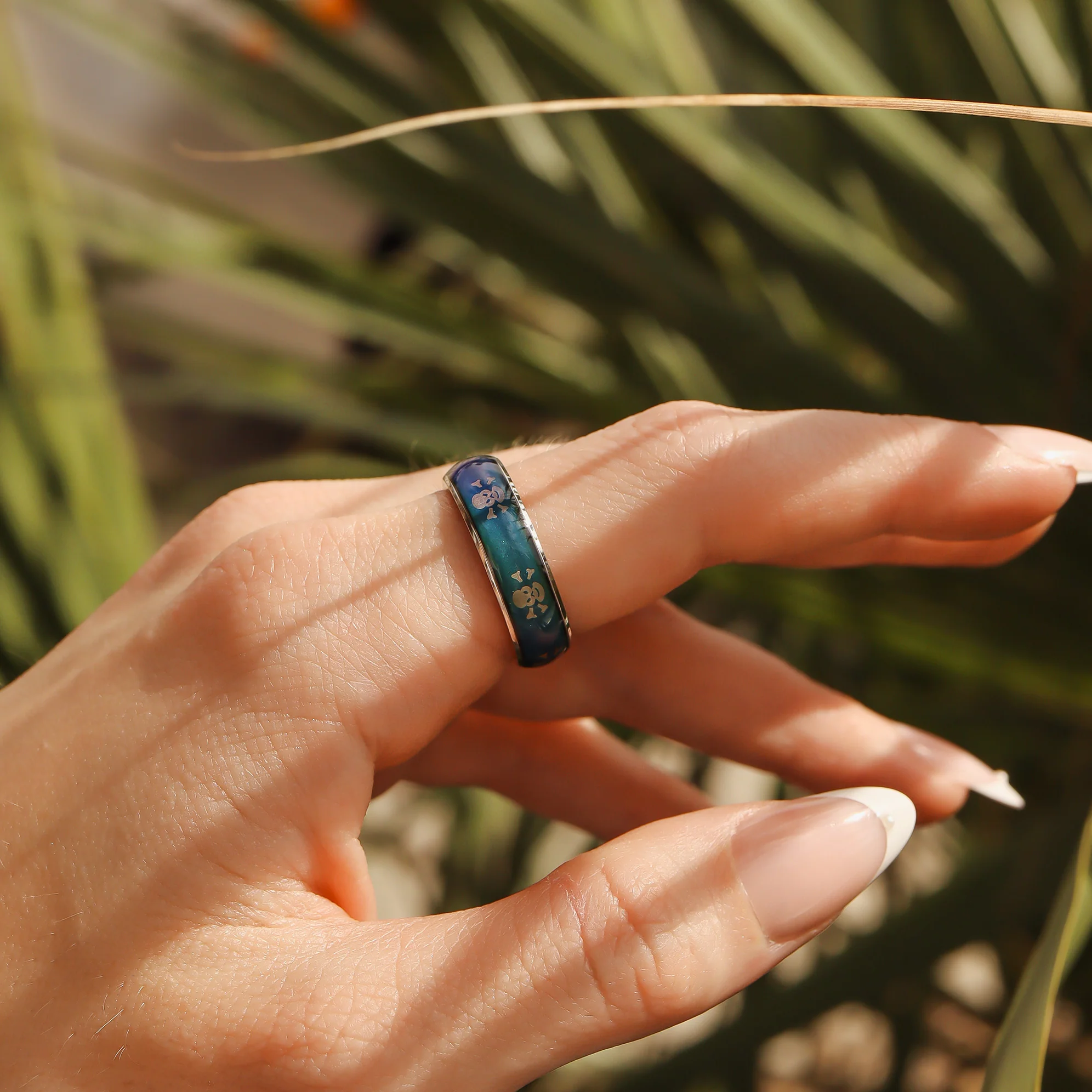 Stainless Steel Mood Band With Skull And Crossbones Ring / CFR9012 - Image 3